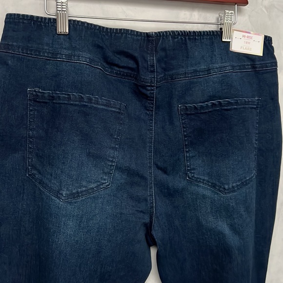 NWT Tinseltown Women Hi-Rise Pull on Flare Jeans Size 18W - Picture 8 of 11